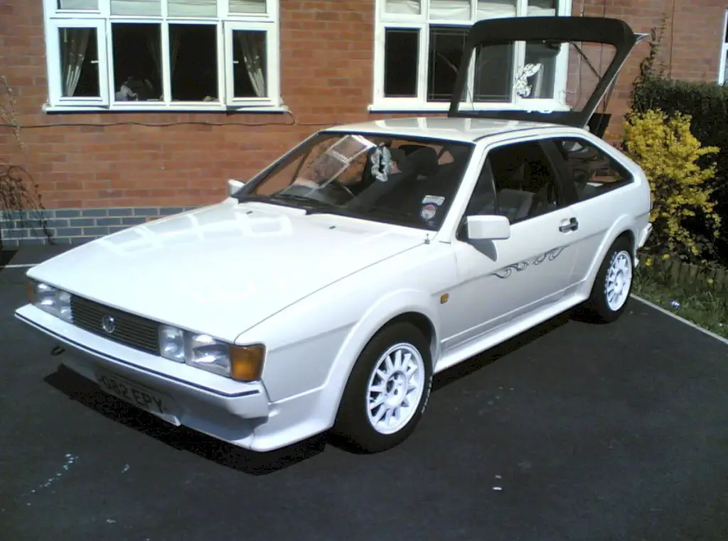 The Scirocco's front seats were fitted with adjustable head restraints, which helped to reduce the risk of whiplash injuries during a rear-end collision.