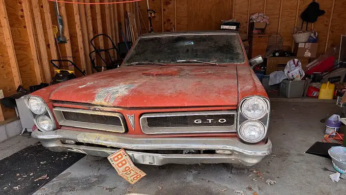 1964 Pontiac GTO Emerges After 40 Years in Storage, Revealing a Mesmerizing Blend of Enigmatic Modifications