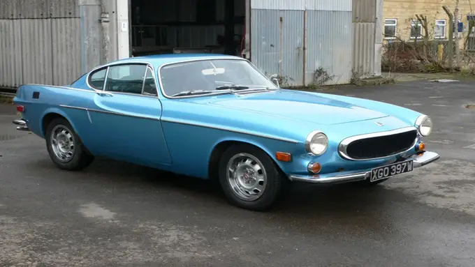 Volvo P1800: A Timeless Fusion of Italian Elegance and Swedish Practicality!