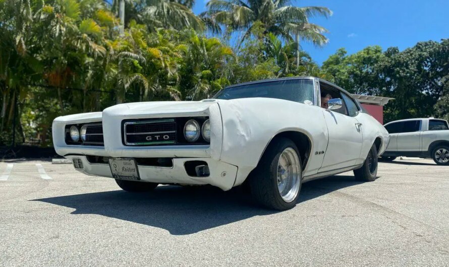 Rediscovering Untouched Beauty: The 1969 Pontiac GTO Barn Find, a Pristine Time Capsule Ready for Restoration!