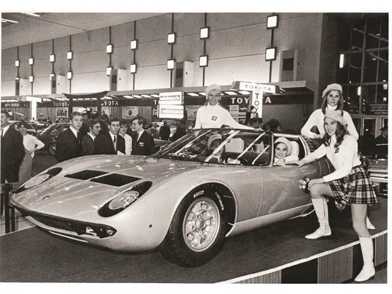 Lamborghini Miura Roadster black and white