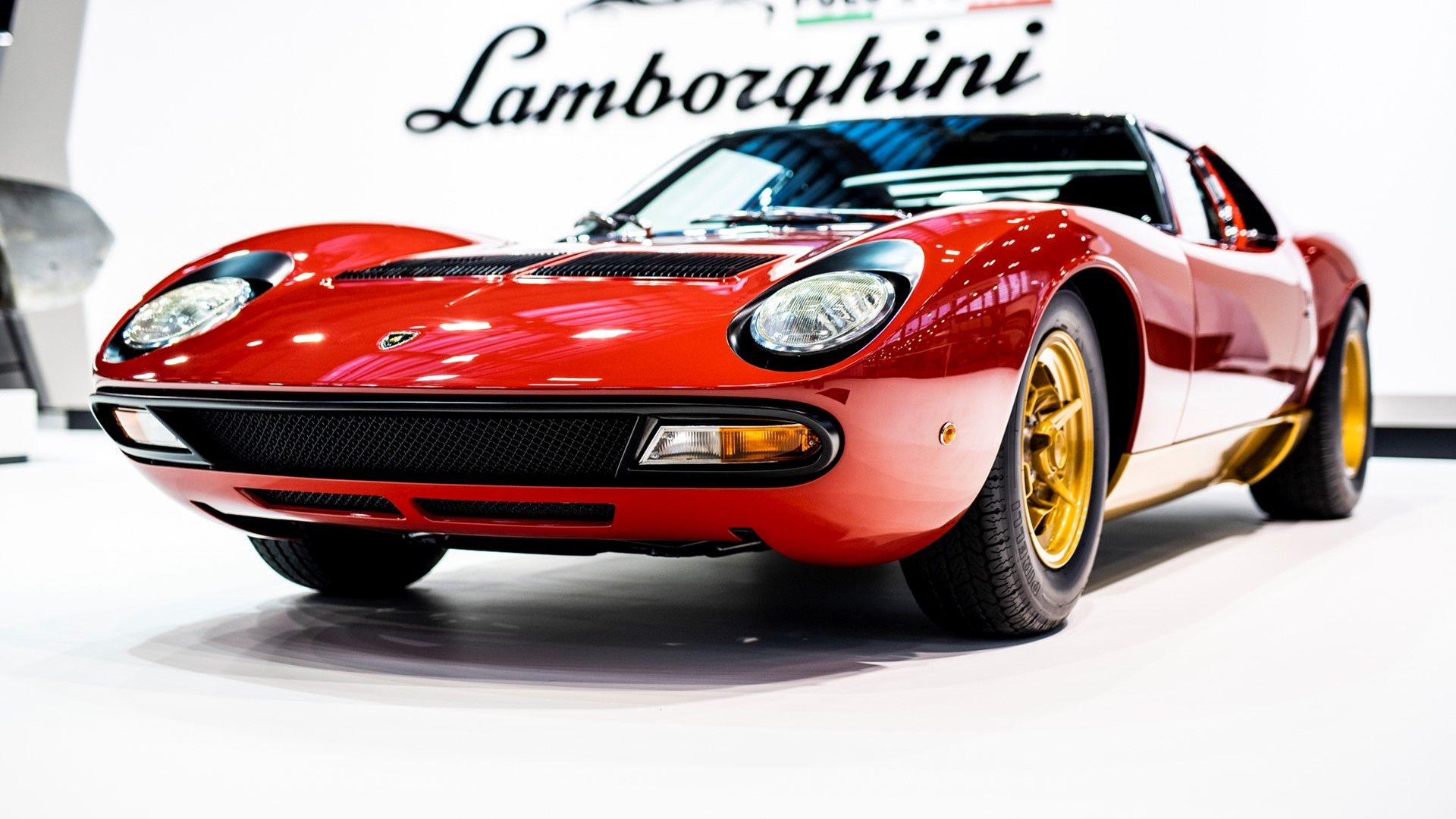 Lamborghini Miura SV front