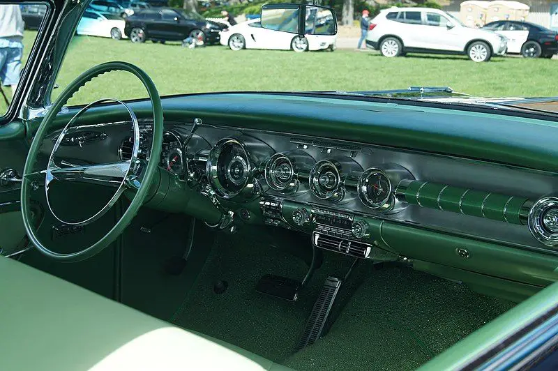 58_Pontiac_Bonneville front cabin 