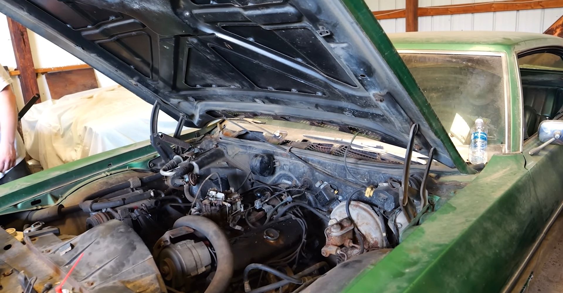 Barn Find Pontiac Bonneville Engine Bay