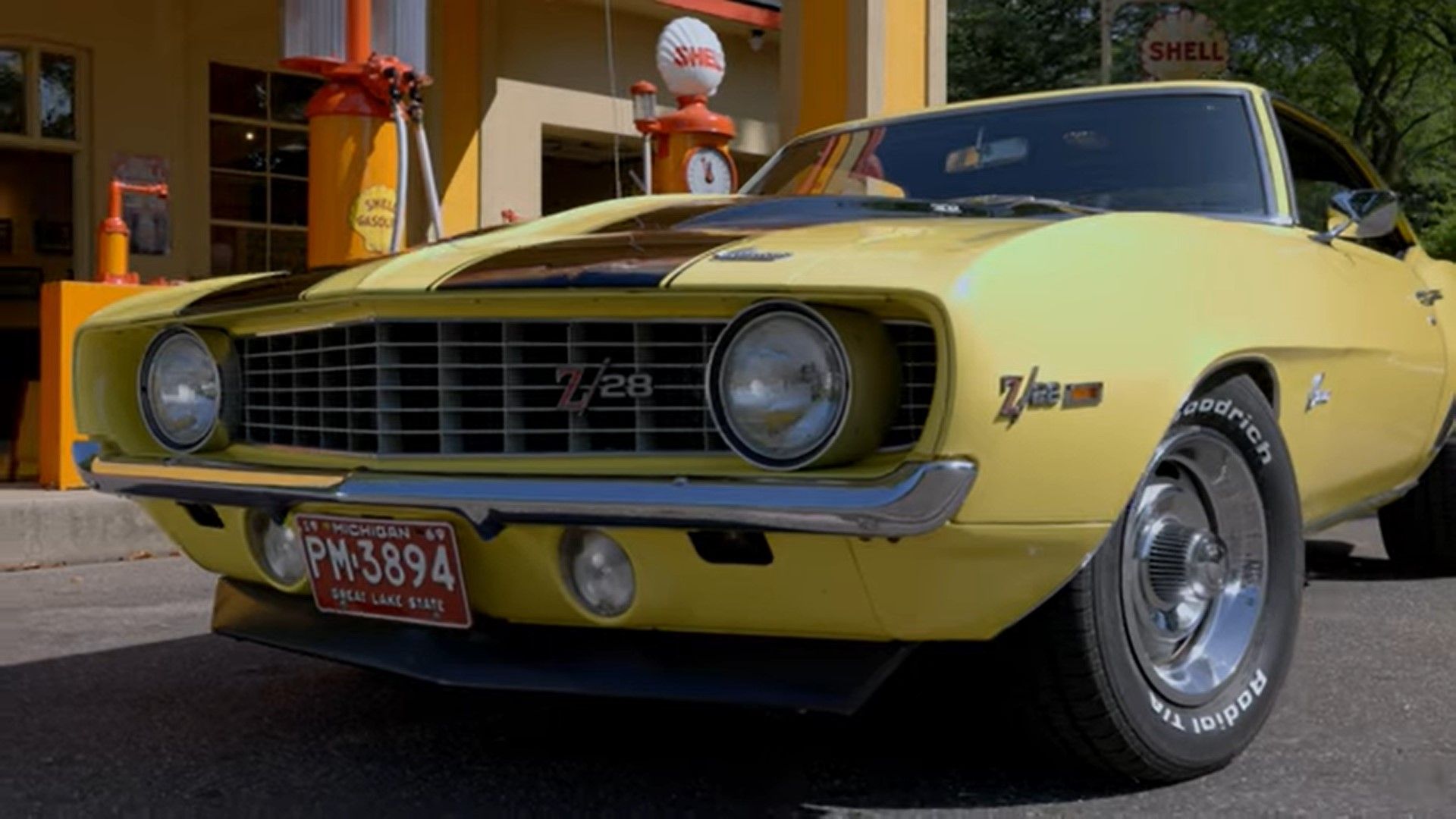 1969 Chevy Camaro Z/28, front quarter view closeup