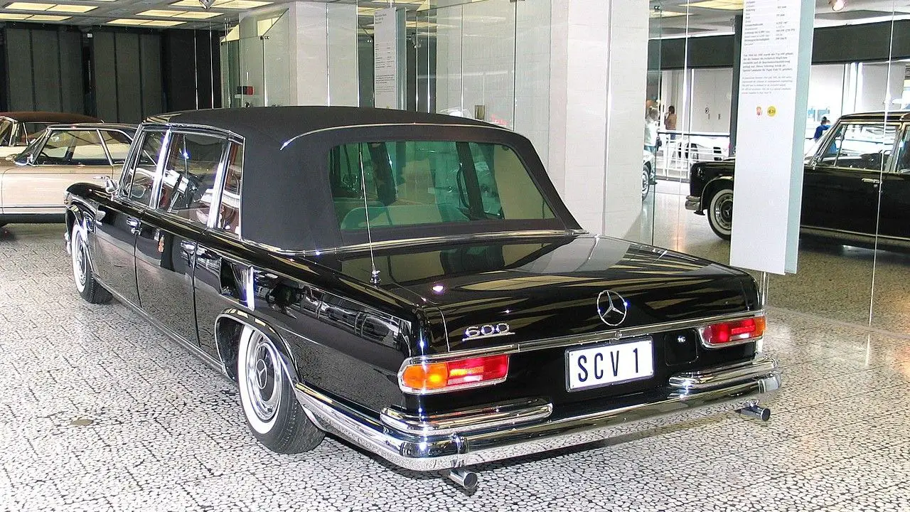 Black Mercedes-Benz S600 Grosser Landaulet