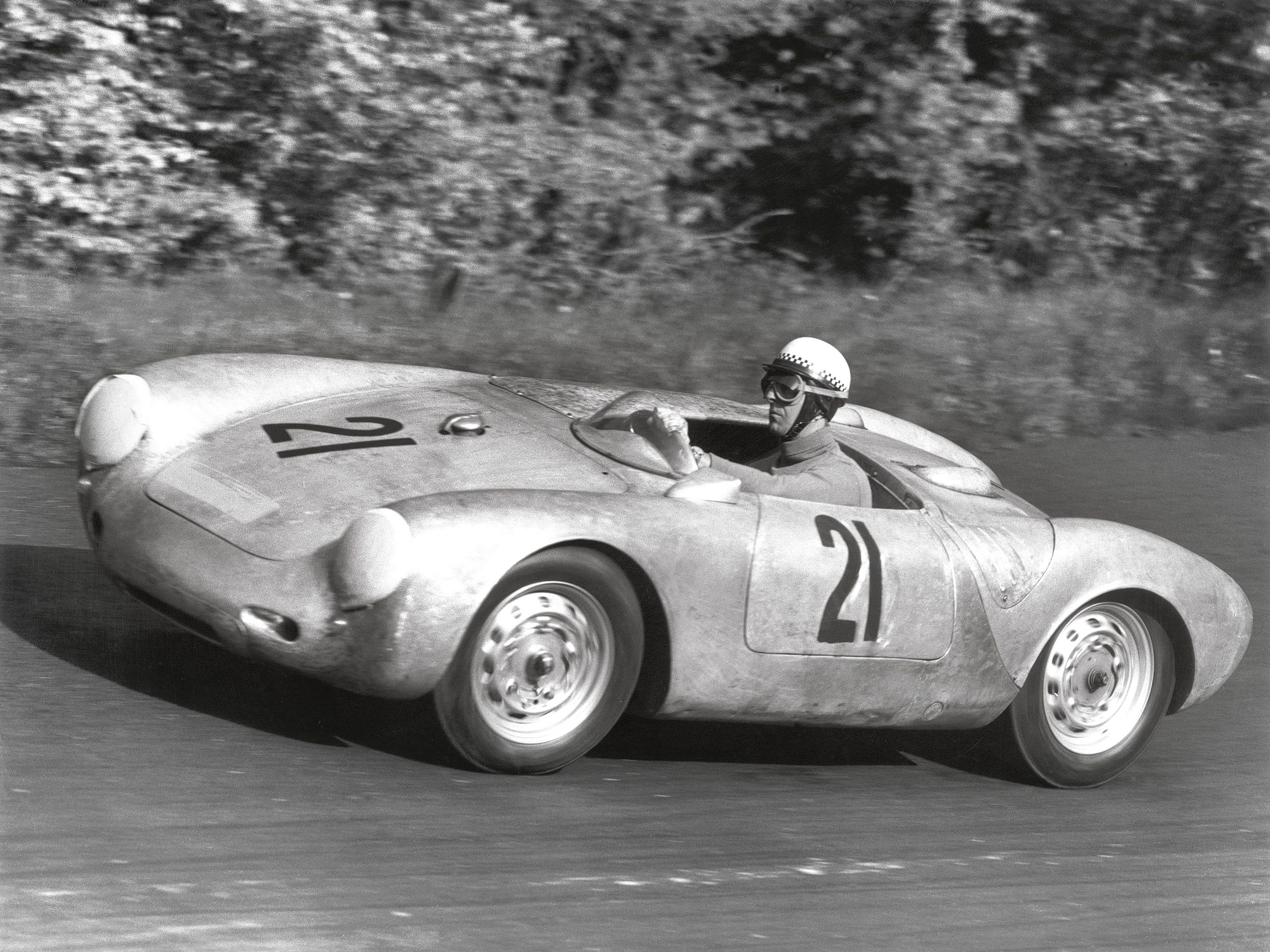 Porche 550 Spyder on the racetrack