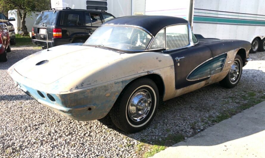 Surprised When The Unrepaired 1961 Chevrolet Corvette Barn Was Parked For 50 Years With A Shocking Interior